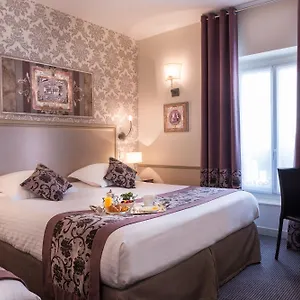 Отель Monceau Wagram ****