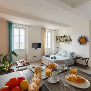 Appartement Studio Vieux-port Vue Basilique Notre-dame, Marseilles